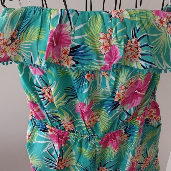 Floral Print Romper & Tile Circle Earrings - Picture 3 of 5